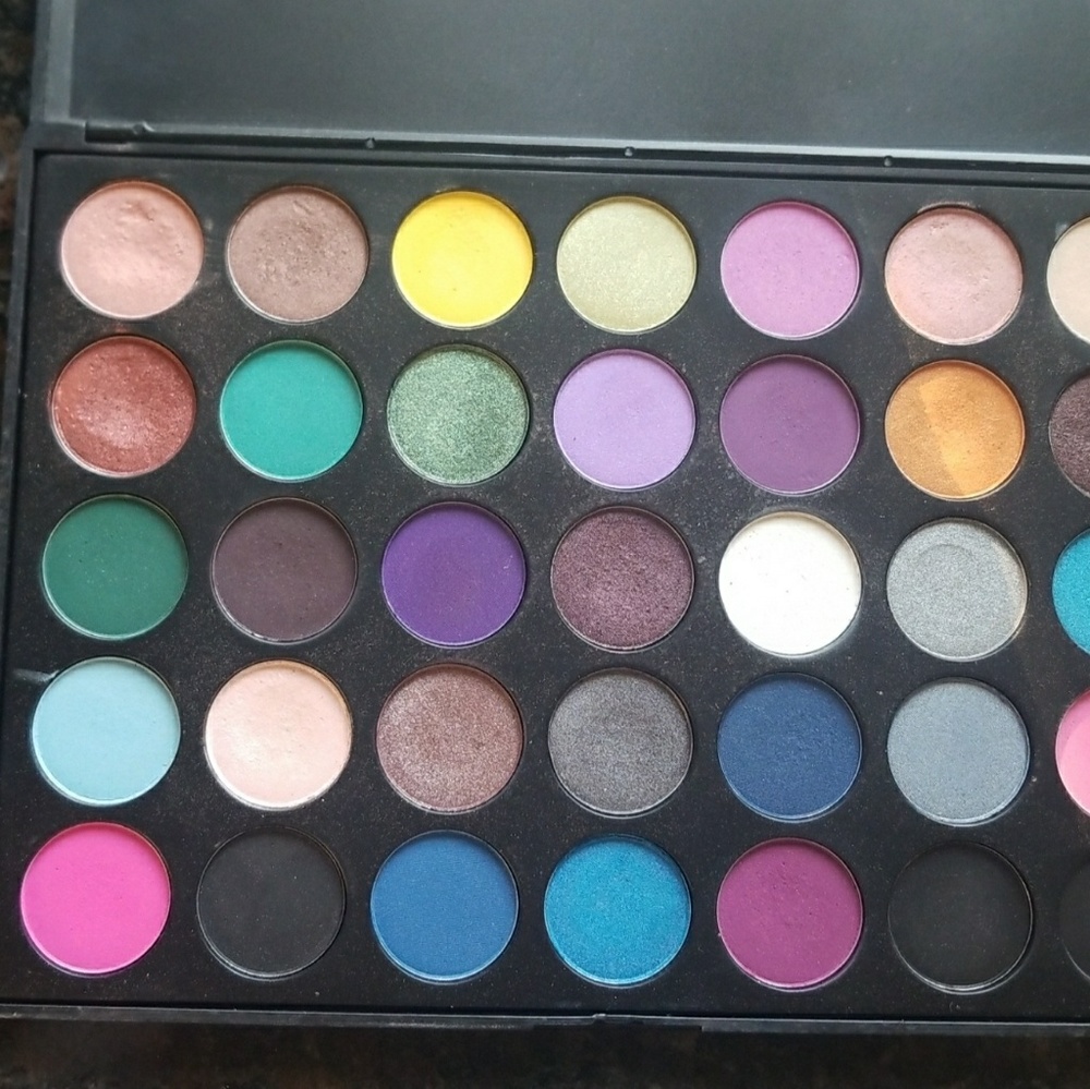 I'm selling two make up pallets for 5 dollars!!